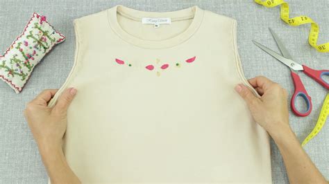 How to Cut a Shirt Into a Crop Top Just With Scissors